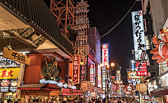 夜晚的日本大阪道顿掘美食街