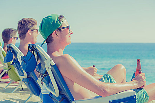 男青年,折叠躺椅,晴朗,海滩