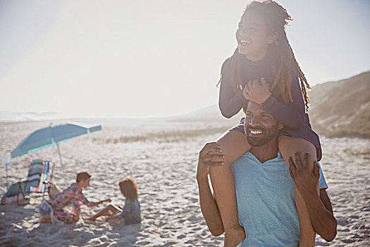 微笑,父亲,女儿,肩上,晴朗,夏天,海滩
