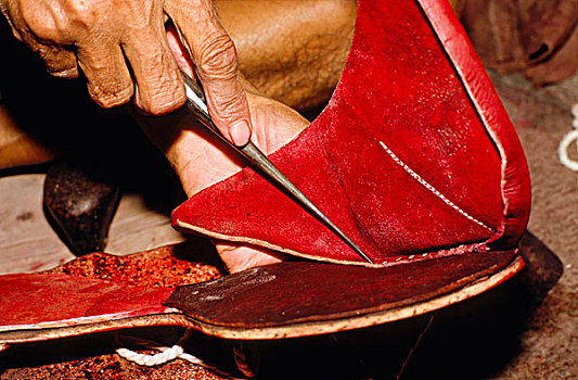 男人,制作,传统,拉贾斯坦语,鞋,斋沙默尔,拉贾斯坦邦,印度,亚洲