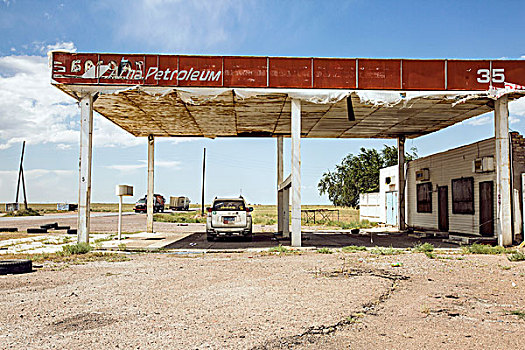 旧加油站