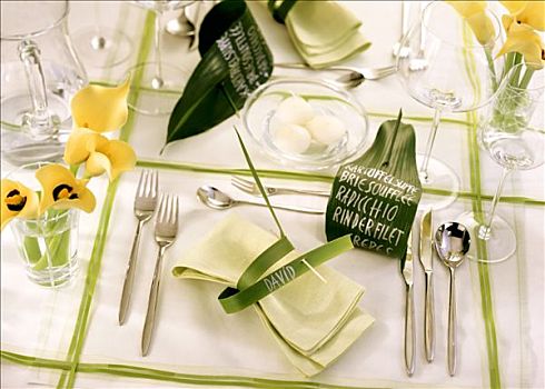 节日餐桌,绿色,白色,黄花