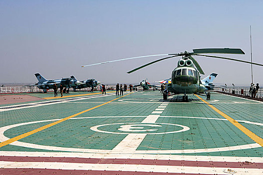 国际游乐港,基辅,号航母,米8运输直升机