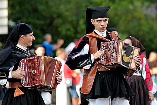 音乐人,传统服装,萨丁尼亚