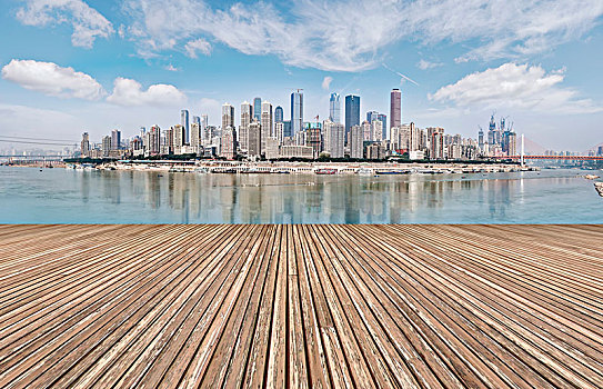 前景為廣場地磚的重慶城市建筑群