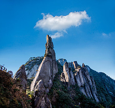 江西上饶三清山南清园景区,三龙出海