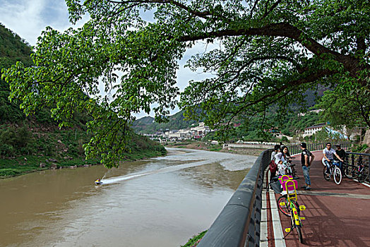 贵州茅台镇赤水河谷旅游公路