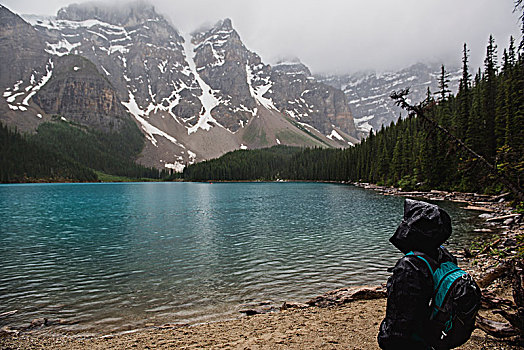 安静,远足,雨衣,享受,平和,山,湖,风景,班芙,艾伯塔省,加拿大