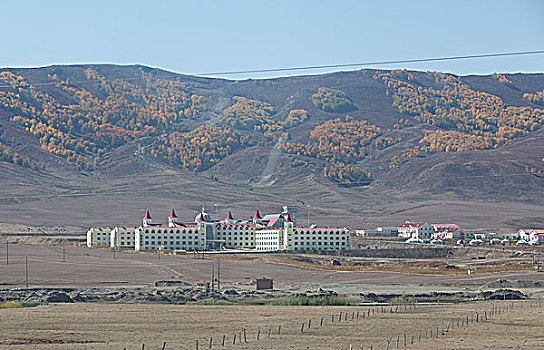 新疆阿勒泰山谷里的喀纳斯飞机场