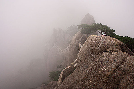 黄山云海奇松怪石