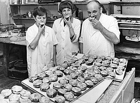 做糕点,雇员,吃,薄烤饼,甜甜圈,柏林,60年代,德国,欧洲