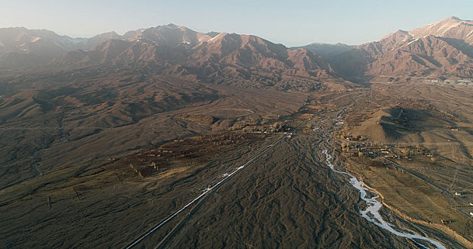 天山河谷冲积扇