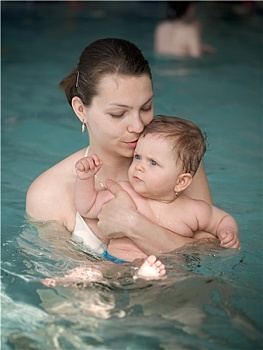 母亲,婴儿,游泳池