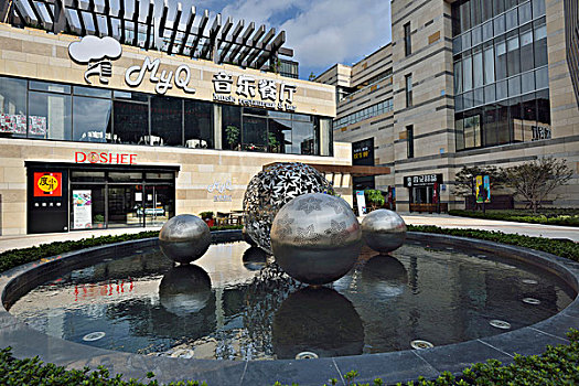七宝宝龙城商业广场