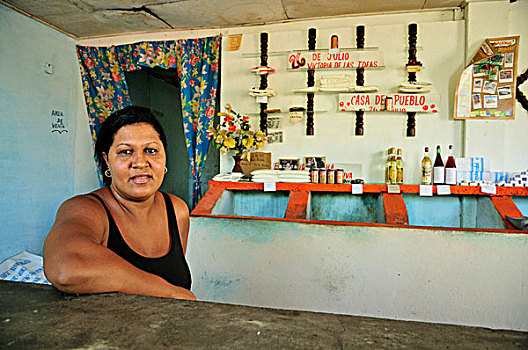 女销售员,酒栈,政府,食物,物品,定额,巴拉科阿,古巴,加勒比