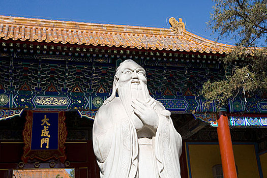北京孔廟內的孔子像