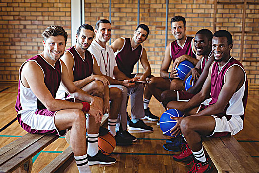微笑,教练,篮球手,坐,长椅,头像,球场