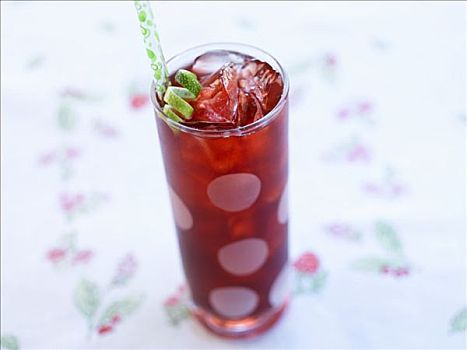 树莓,冰茶,吸管