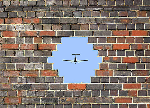 小飞机,洞,砖墙