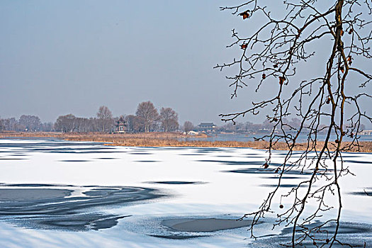 冬雪湖泊