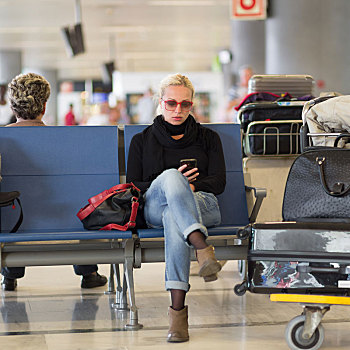 女性,旅行者,手机,等待,机场
