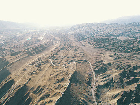 新疆哈密,航拍天山山区公路