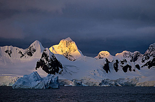 南极半岛,湾,山峦