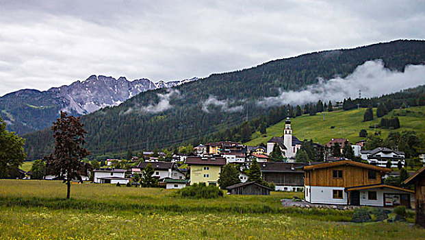 阿尔卑斯山下的村镇