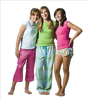 三个女孩,睡衣