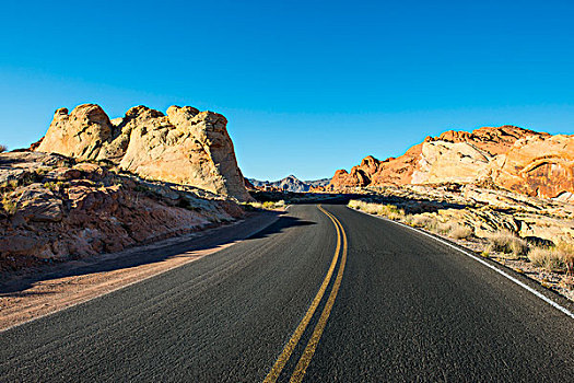 道路,沙岩构造,火焰谷州立公园,内华达,美国