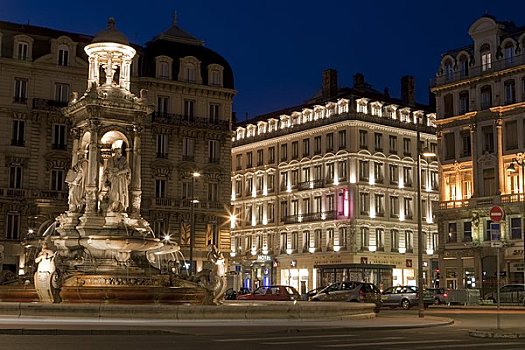 公众广场,晚上,里昂,法国