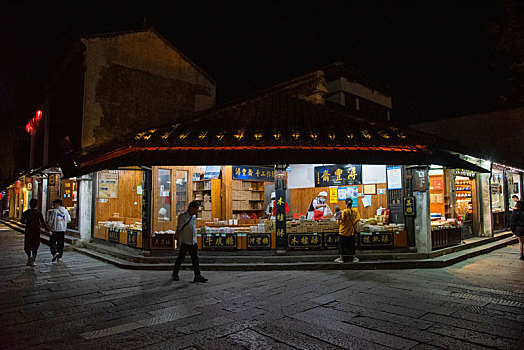 江南的封面,浙江省湖州市南浔古镇夜景