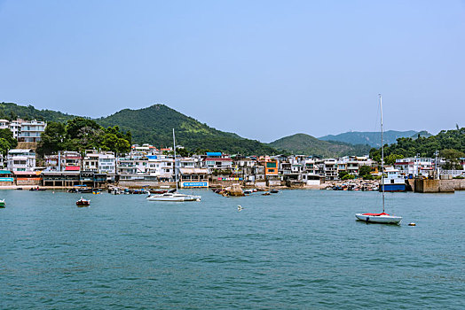 中国香港南丫岛的海岸和船只