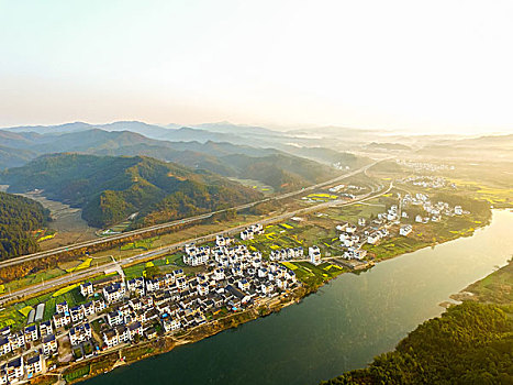 航拍乡村山峰河流