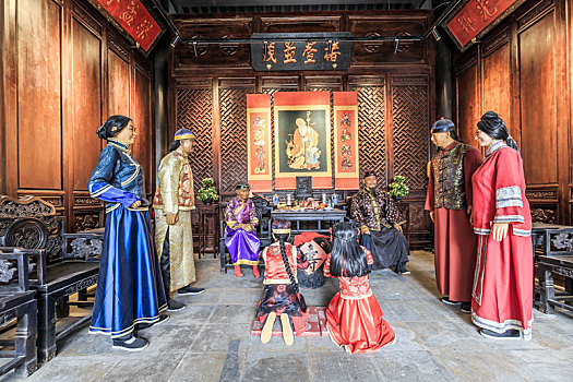 中式厅堂古代礼仪雕塑,山东青州古城民俗馆