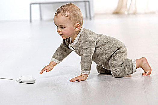 婴儿,地板,电脑鼠标