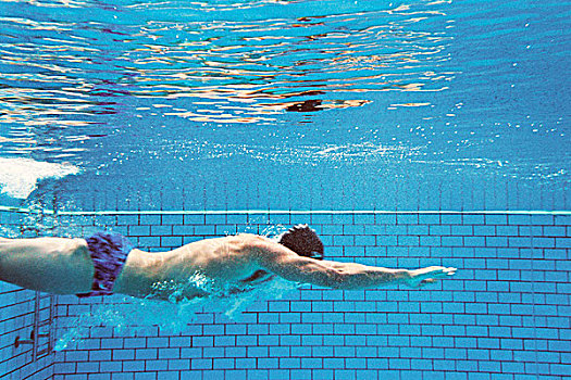 男人,游泳,水下,侧面视角