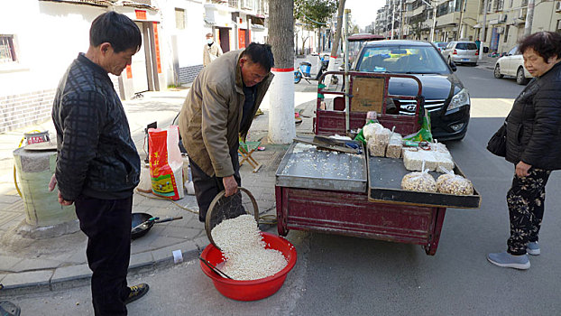 河南开封,炸米花