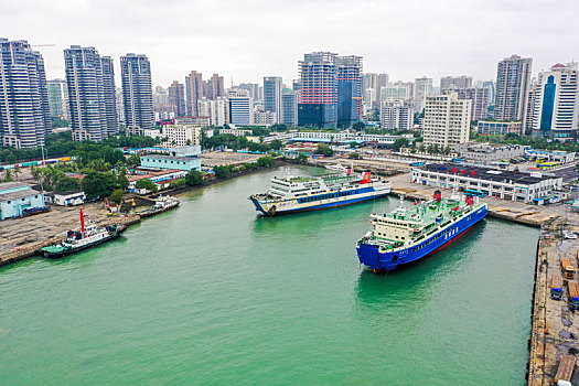 航拍海南海口秀英港,海口港客运站,滚装轮