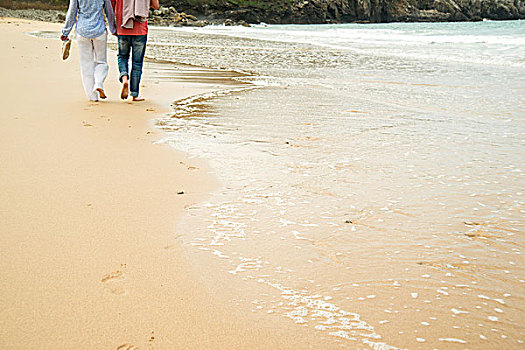 局部,夫妻,漫步,海滩,布列塔尼半岛,法国