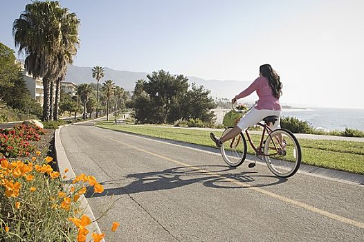 女人,自行车,海岸线,驾驶,圣芭芭拉,加利福尼亚,美国