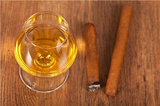 威士忌,雪茄