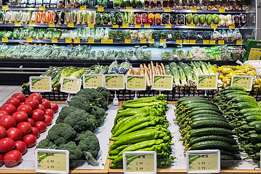 市场蔬菜摊位展示陈列