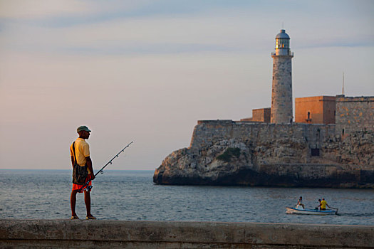 渔民,站立,栏杆,马雷贡,港口,墙壁,入口,哈瓦那,古巴