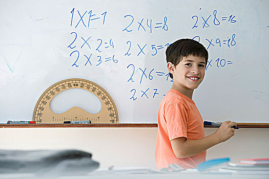 小学生,文字,公式,白色书写板,微笑,上方,肩部,看镜头