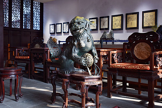 苏州狮子林的瑞兽雕塑与古典家具