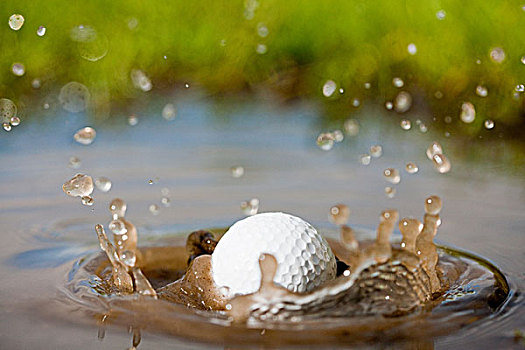 高尔夫球,水
