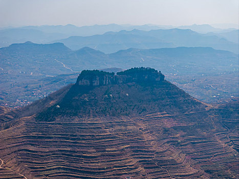 蒙阴岱崮地貌桃花开