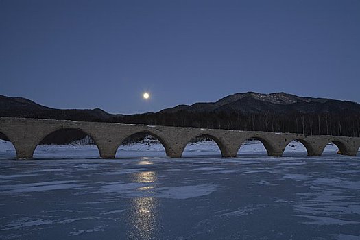 桥,月亮