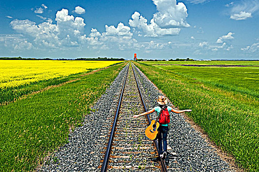 18岁,女孩,吉他,走,铁路,谷仓,背景,曼尼托巴,加拿大